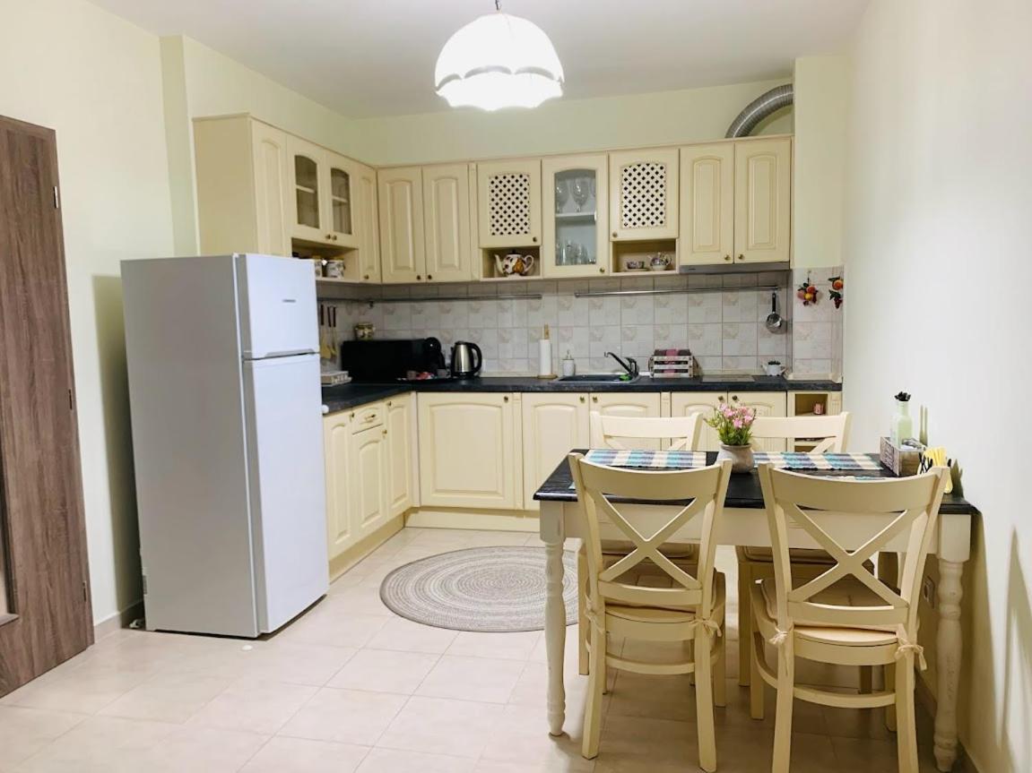 Appartement Kiwi Gardens à Byala  Extérieur photo
